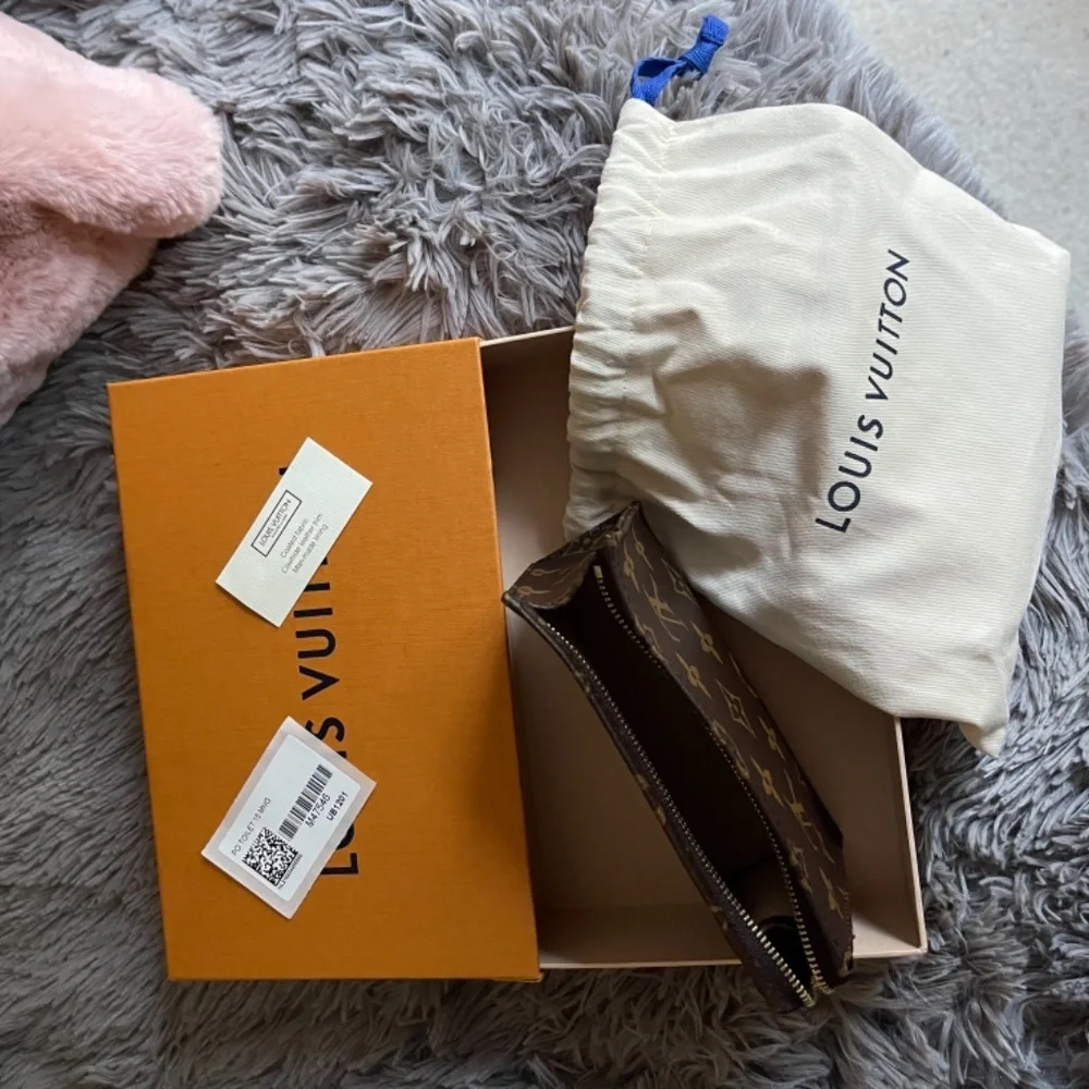 Louis Vuitton toilet pouch 15 MNG - Picture 4 of 5